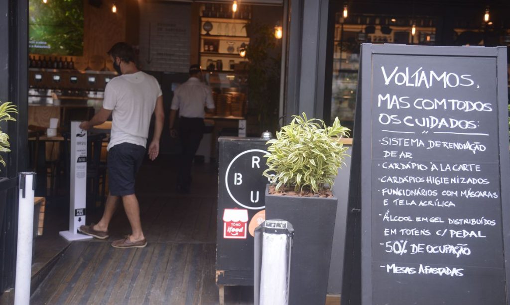 Rio de Janeiro tem decreto que muda funcionamento de bares e restaurantes